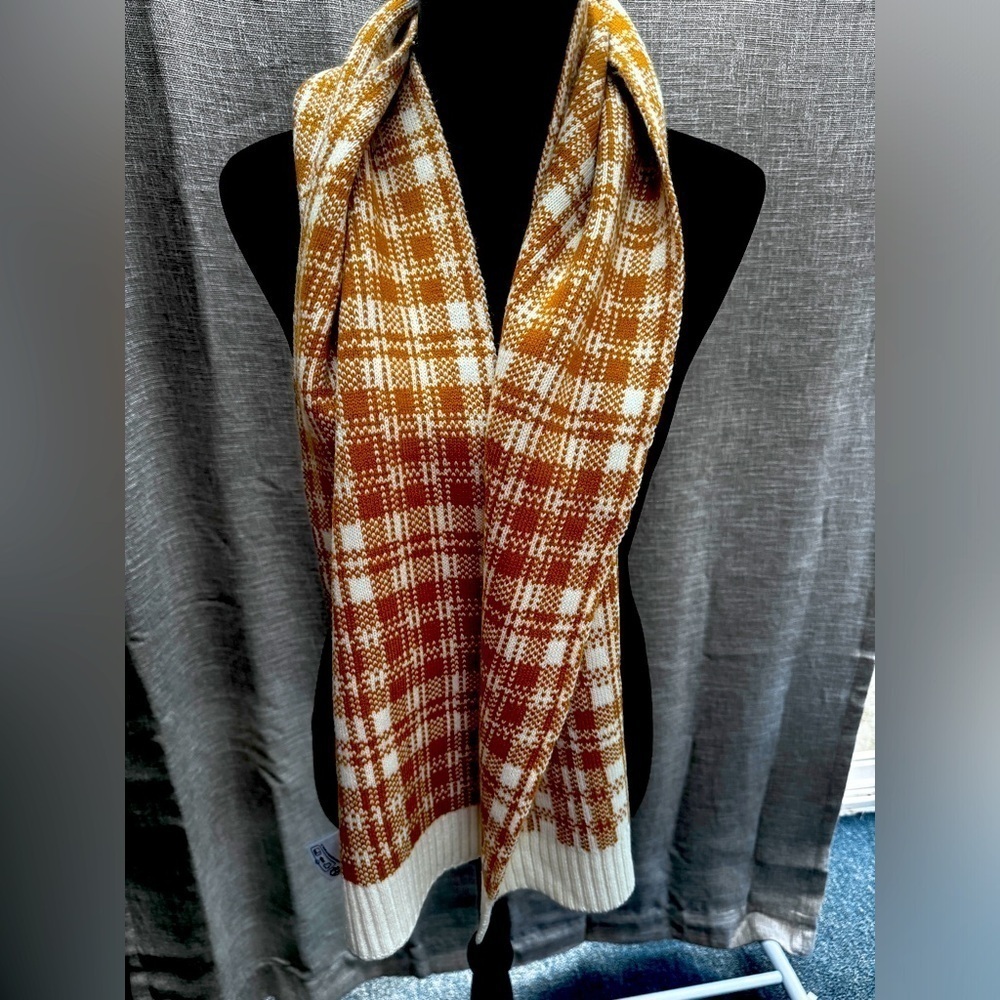 NWOT Timberland Tan and White Houndstooth Knit Scarf O/S
